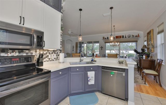 711 CAMELLIA GREEN DRIVE, Sun City Center, FL 33573