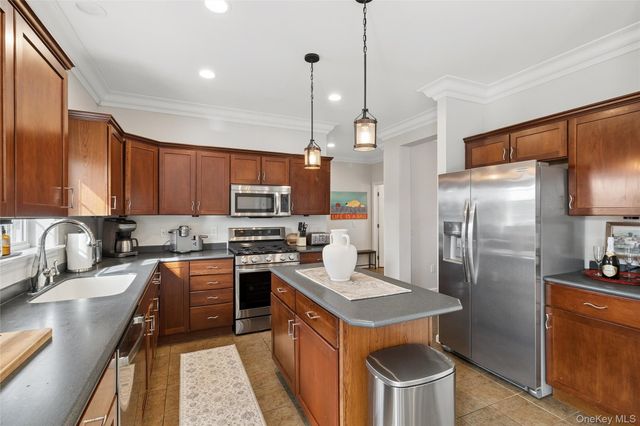 3935 Sound Avenue, Riverhead, NY 11901