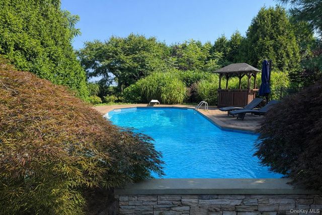 3935 Sound Avenue, Riverhead, NY 11901