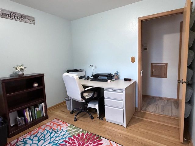 5610 W BOTTSFORD AVENUE, Greenfield, WI 53220