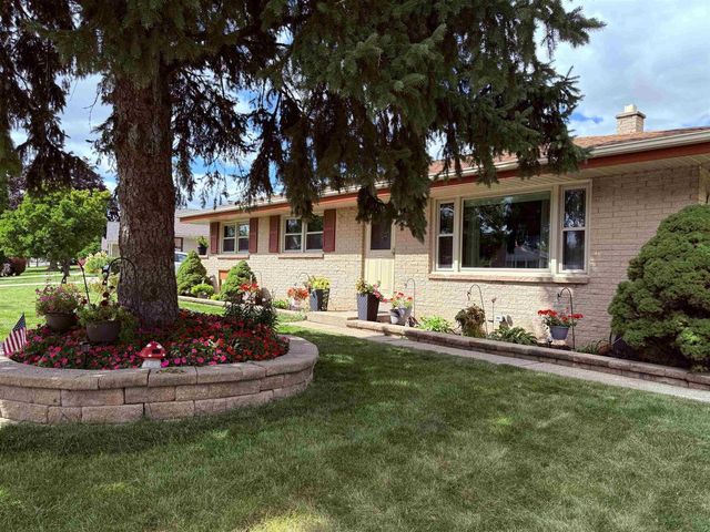 5610 W BOTTSFORD AVENUE, Greenfield, WI 53220