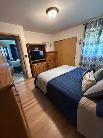 5610 W BOTTSFORD AVENUE, Greenfield, WI 53220