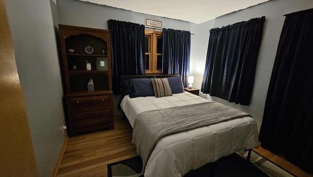 5610 W BOTTSFORD AVENUE, Greenfield, WI 53220