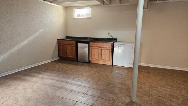 5610 W BOTTSFORD AVENUE, Greenfield, WI 53220