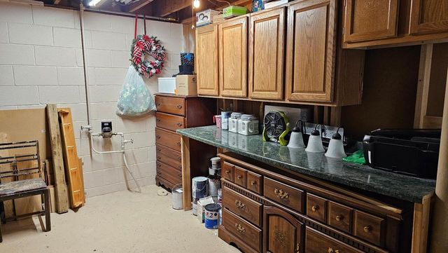 5610 W BOTTSFORD AVENUE, Greenfield, WI 53220