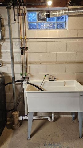 5610 W BOTTSFORD AVENUE, Greenfield, WI 53220