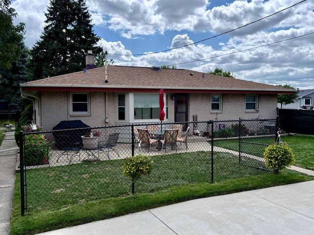 5610 W BOTTSFORD AVENUE, Greenfield, WI 53220