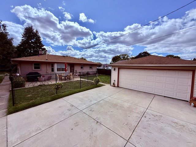 5610 W BOTTSFORD AVENUE, Greenfield, WI 53220