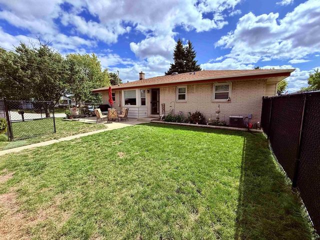 5610 W BOTTSFORD AVENUE, Greenfield, WI 53220