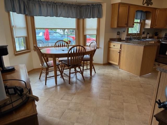 5610 W BOTTSFORD AVENUE, Greenfield, WI 53220