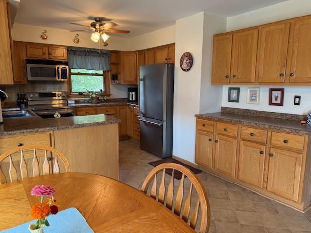 5610 W BOTTSFORD AVENUE, Greenfield, WI 53220