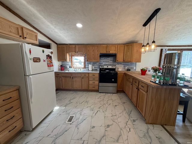 11491 W 875 S, Owensville, IN 47665