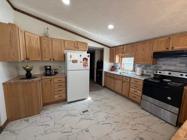 11491 W 875 S, Owensville, IN 47665