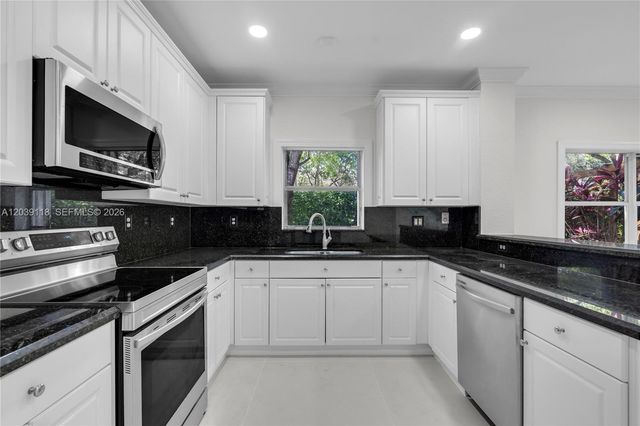 7482 NW 21st Ct, Pembroke Pines, FL 33024