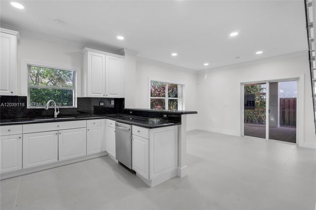 7482 NW 21st Ct, Pembroke Pines, FL 33024