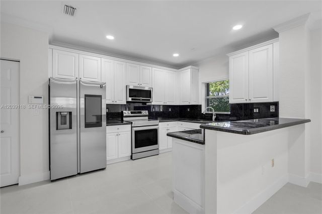 7482 NW 21st Ct, Pembroke Pines, FL 33024
