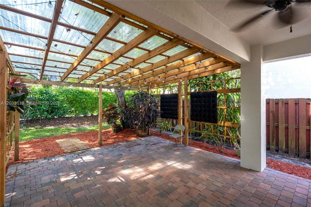 7482 NW 21st Ct, Pembroke Pines, FL 33024