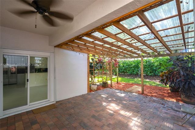 7482 NW 21st Ct, Pembroke Pines, FL 33024