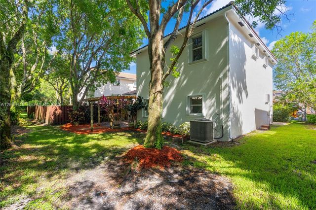 7482 NW 21st Ct, Pembroke Pines, FL 33024
