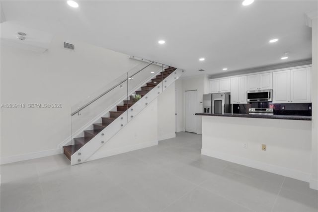 7482 NW 21st Ct, Pembroke Pines, FL 33024