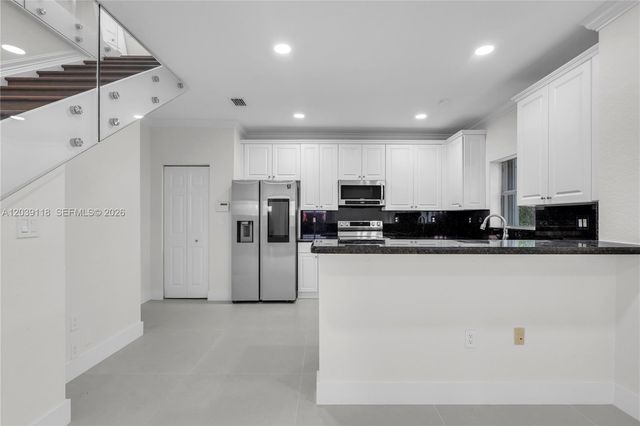 7482 NW 21st Ct, Pembroke Pines, FL 33024