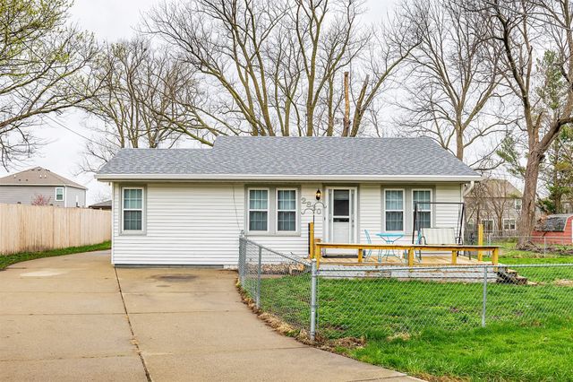 2830 NE 51st Court, Des Moines, IA 50317