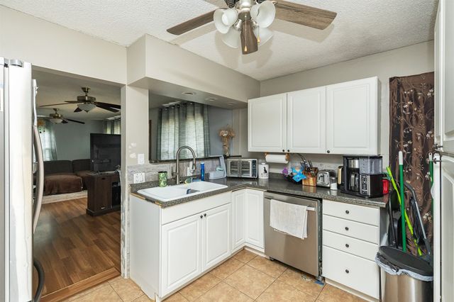 2830 NE 51st Court, Des Moines, IA 50317