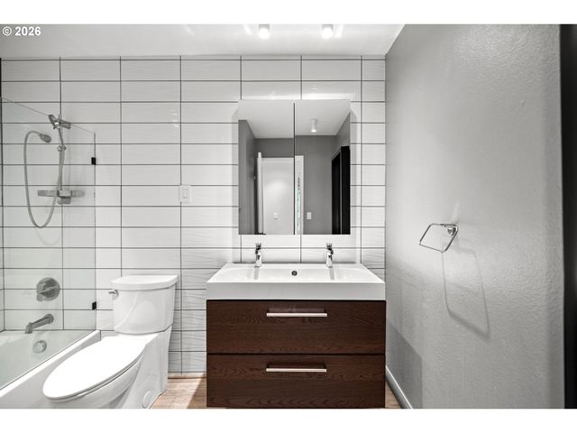 4360 Sw DICKINSON St 35, Portland, OR 97219