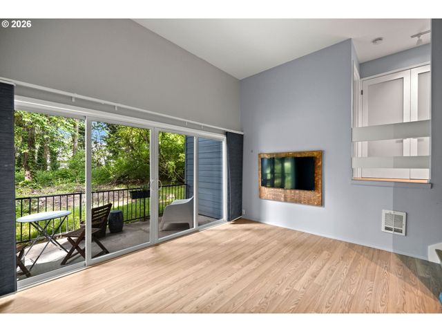 4360 Sw DICKINSON St 35, Portland, OR 97219