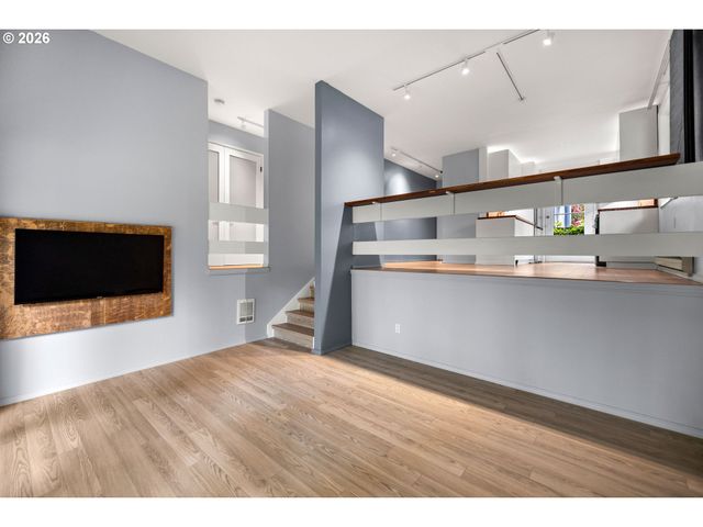 4360 Sw DICKINSON St 35, Portland, OR 97219