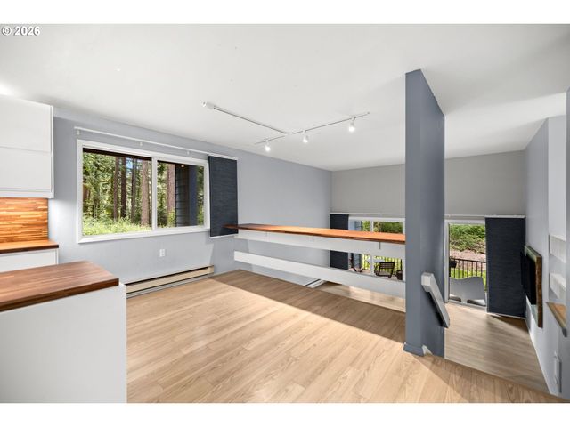 4360 Sw DICKINSON St 35, Portland, OR 97219