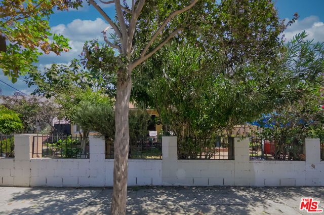 2304 S La Salle Avenue, Los Angeles, CA 90018