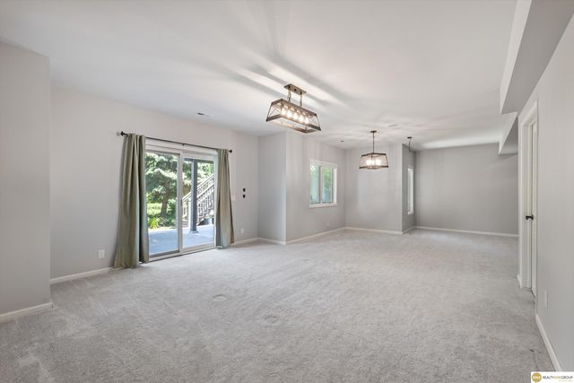 1519 S 192nd Avenue Circle, Omaha, NE 68130