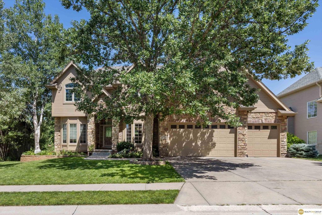 1519 S 192nd Avenue Circle, Omaha, NE 68130