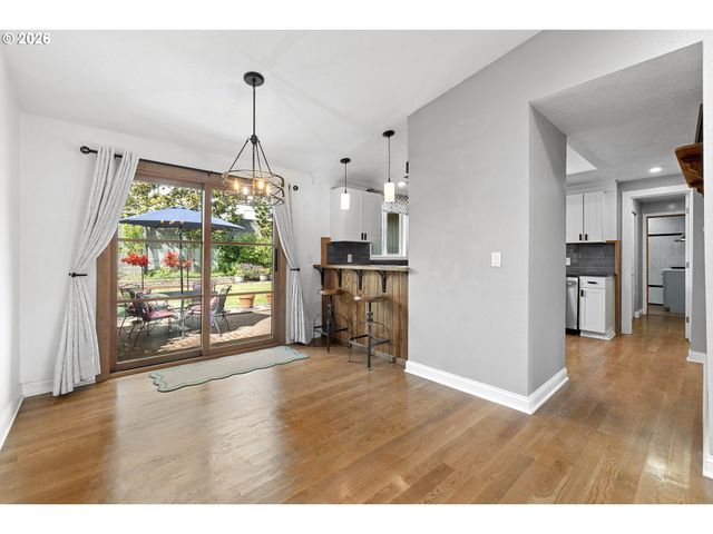 12061 Se SUNNYCREEK Ln, Clackamas, OR 97015