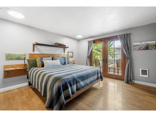12061 Se SUNNYCREEK Ln, Clackamas, OR 97015