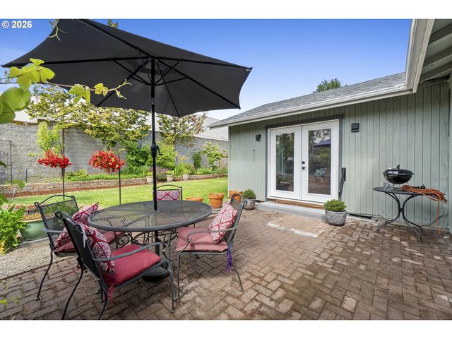 12061 Se SUNNYCREEK Ln, Clackamas, OR 97015