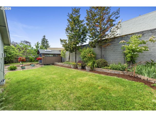 12061 Se SUNNYCREEK Ln, Clackamas, OR 97015