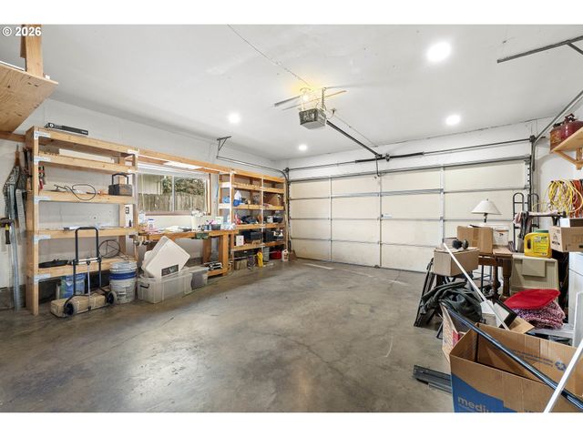 12061 Se SUNNYCREEK Ln, Clackamas, OR 97015
