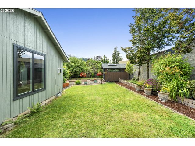 12061 Se SUNNYCREEK Ln, Clackamas, OR 97015