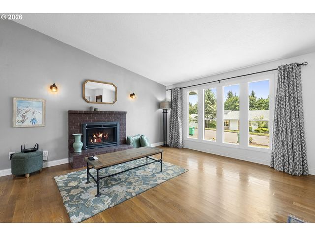 12061 Se SUNNYCREEK Ln, Clackamas, OR 97015
