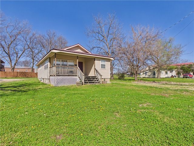 606 N Springfield Street, Berryville, AR 72616