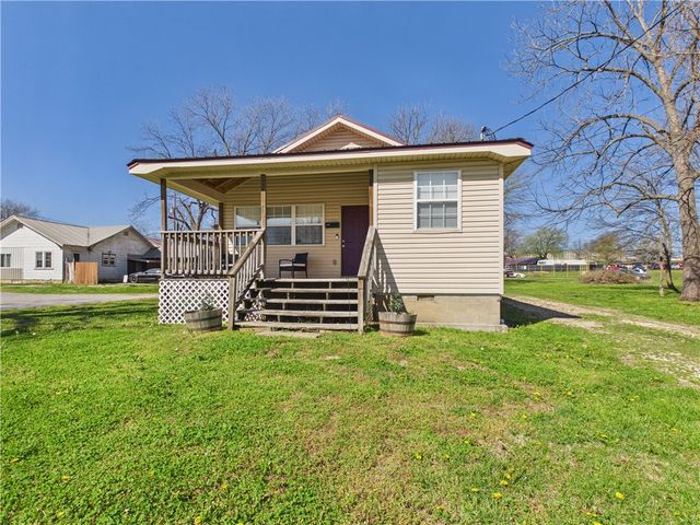 606 N Springfield Street, Berryville, AR 72616