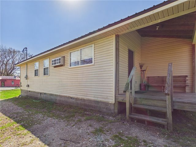 606 N Springfield Street, Berryville, AR 72616
