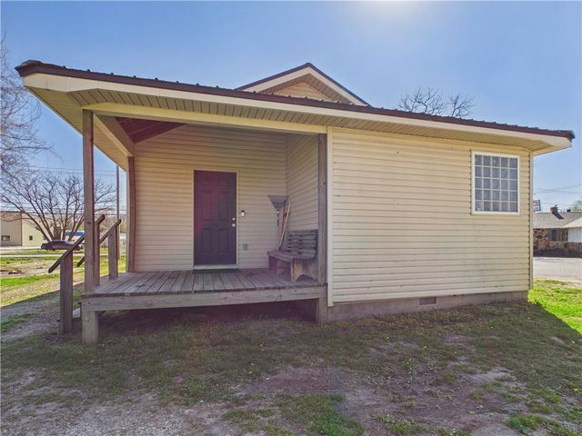 606 N Springfield Street, Berryville, AR 72616