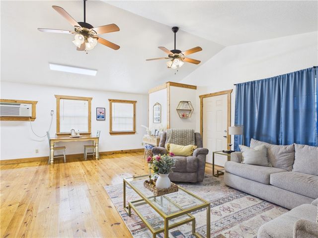 606 N Springfield Street, Berryville, AR 72616