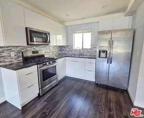 2651 S Hobart Blvd, Los Angeles, CA 90018