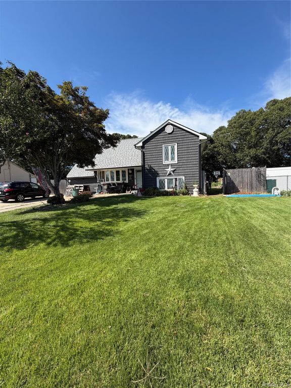 31 Garden Lane, Centereach, NY 11720 — photo 2