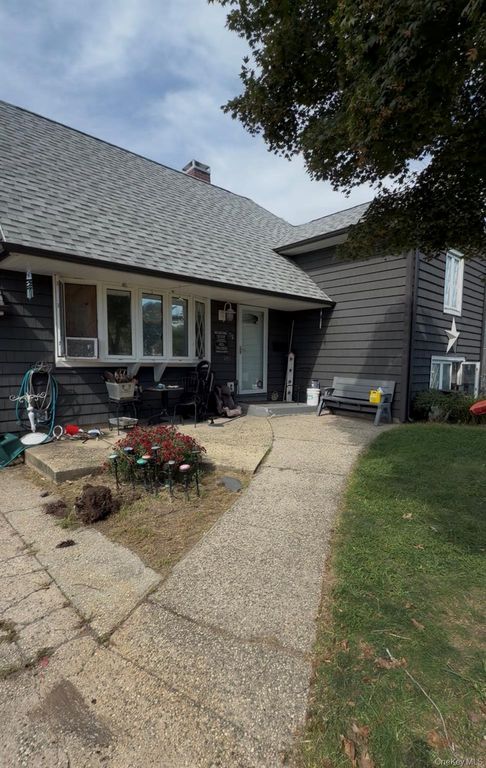 31 Garden Lane, Centereach, NY 11720 — photo 3