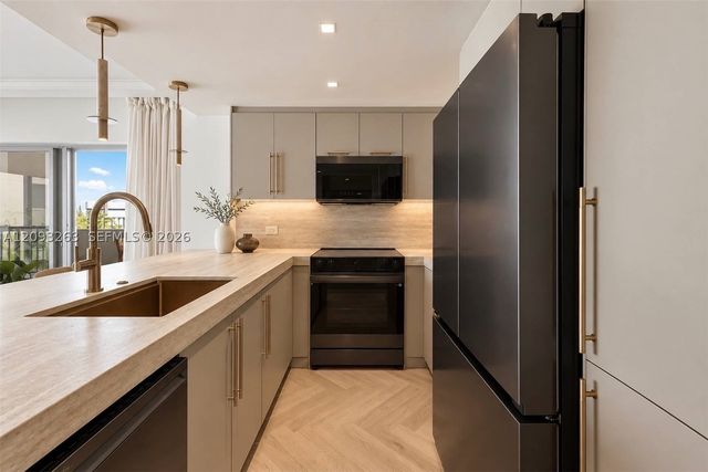 2740 SW 28th Terrace 602, Miami, FL 33133